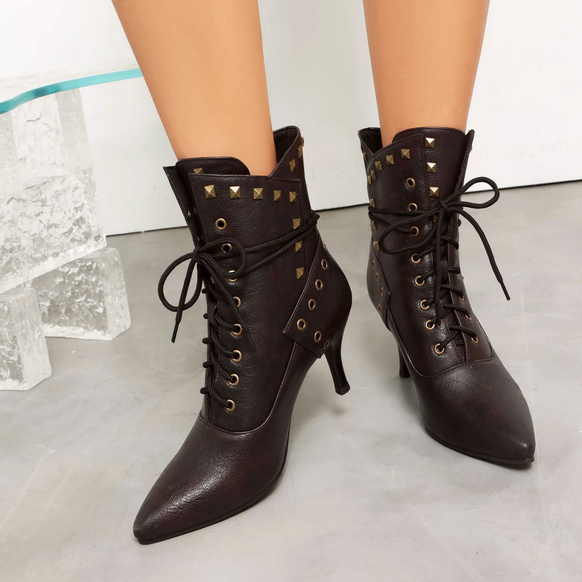 Botas Martin Talle Grande con Tachas y Cordones – Mujer Otoño-Invierno