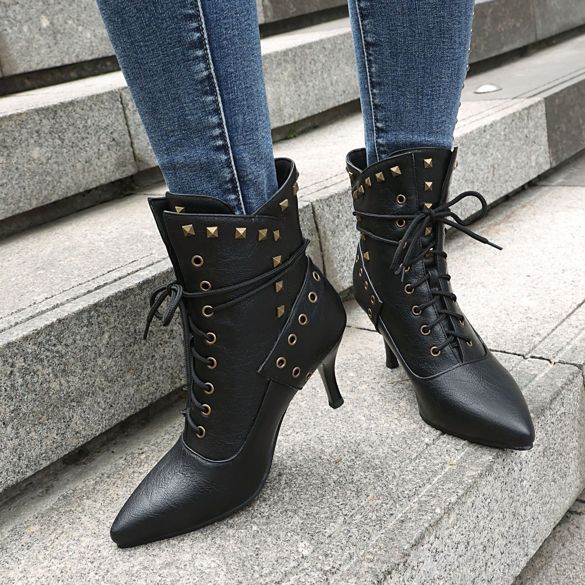 Botas Martin Talle Grande con Tachas y Cordones – Mujer Otoño-Invierno