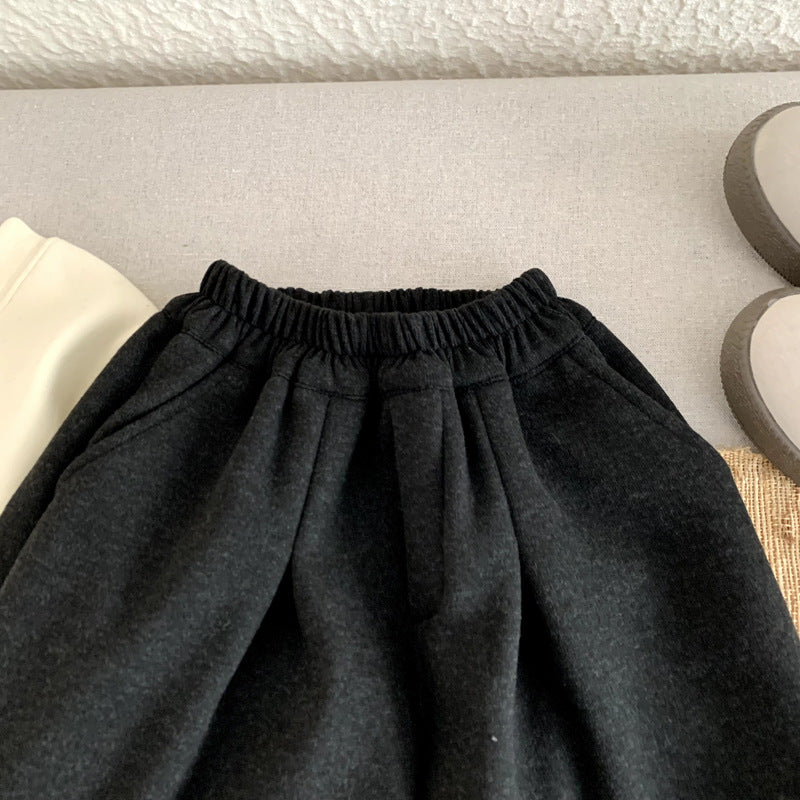 Small and medium-sized baby sweatpants with ankle binding
